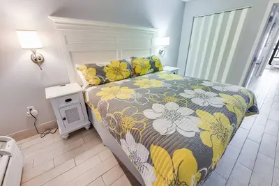 Image de Renovated beachfront views just steps away!