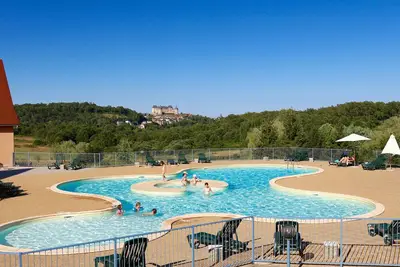 Image de Les Sources Premium Terrasse Vip, Spa - Piscine, Etang de pèche, aire de jeu. . .