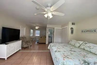 Image de Walk to Beach, restaurants and shops “The Cottage”