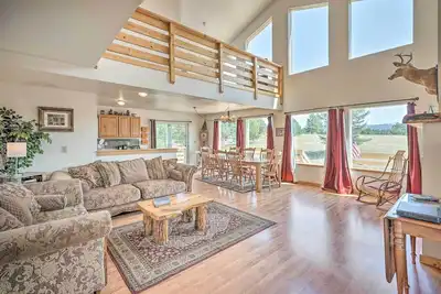 Image de 4 Acres & Mtn Views: Cabin w/ Deck in Florissant