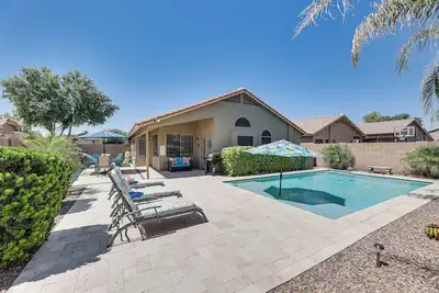 Image de Sunny Maricopa Getaway w\/ Private Pool + Fire Pit!