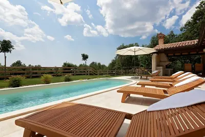 Image de Belle maison de vacances privée avec piscine privée, Wifi, climatisation, Tv, terrasse, parking