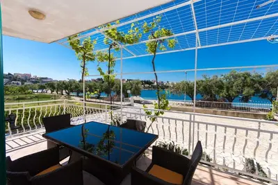 Image de New Beach Appartement de luxe 4 étoiles, 2 chambres, 2 salles de bains, place de bateau gratuite