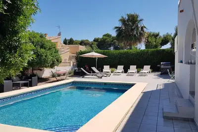 Image de Villa dans un quartier calme et résidentiel proche des plages et de Calpe.