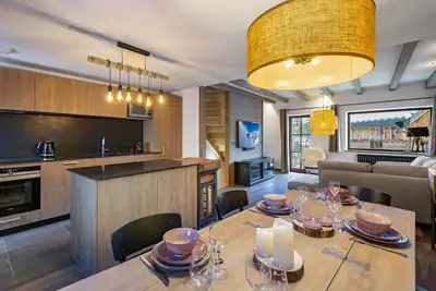 Image de Chalet moderne avec parking et wifi, à proximité des pistes et commerces