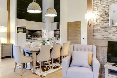 Image de Appartement 4 pièces de luxe, à deux pas des pistes et commerces, avec parking et accès fitness à Courchevel