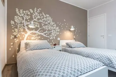 Image de Appartement pour enfants \"Le Quattro Stagioni\" près du lac avec vue sur montagne