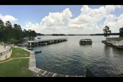 Image de Alluring Lakefront Retreat! Check out Reviews & see why our guests always return