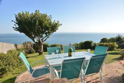 Image de Englefield - a bungalow that sleeps 6 guests in 3 bedrooms