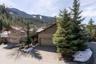 Image de Whistler Mountain Town House Ski-in & Ski-out