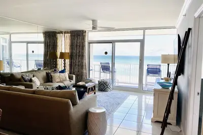 Image de Gorgeous Oceanfront 3 Bed/3 Bath-Feels Like You Are Floating On the Water!