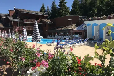 Image de Chalet 100m2 / 6personnes 3 chambres, piscine chauffée, squash