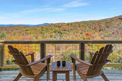 Image de Relaxation with panoramic views everywhere you look! 1 minute drive to Resort.