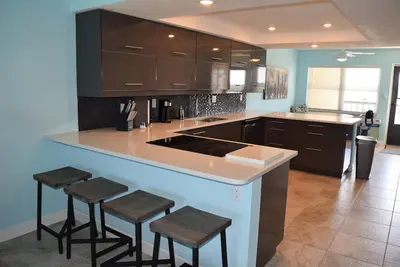 Image de Completely Updated Beachfront Condo!