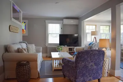 Image de Beautifully Modern Downtown Ogunquit Home