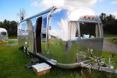 Image de Melissa Belle is a luxury, Vintage Airstream that is based in Etties Field