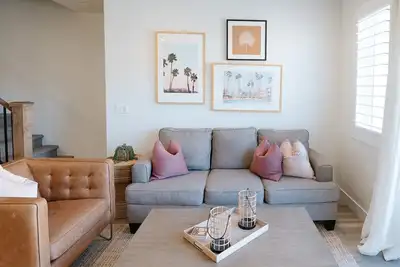 Image de Palm Springs Heaven With Fire Pit and Game Table | Modern Desert Gem Townhome with Pool