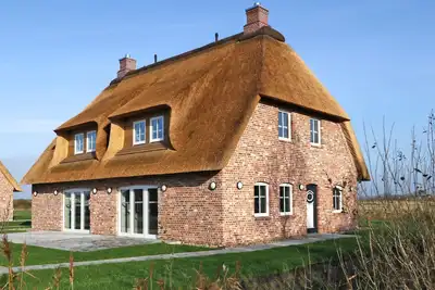 Image de Superbe maison Ă DagebĂĽll avec sauna
