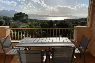 Beautiful T2 overlooking the bay of Calvi