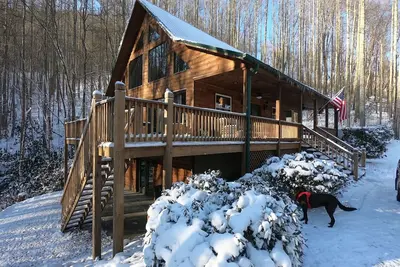 Image de Beautiful secluded cabin on 40 private acres with stream for tubbing or fishing.