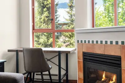 Image de Alpenglow Lodge Family & Work Retreat by Mva