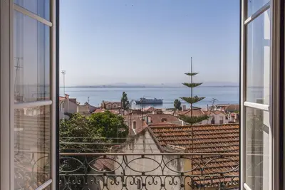 Image de Two-bedroom apartment with amazing views in the heart of historical Lisbon