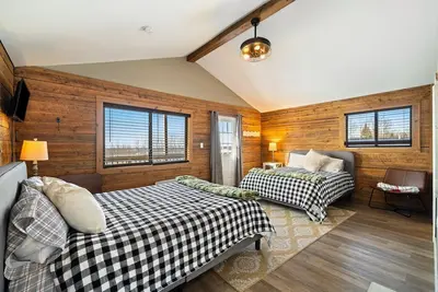Image de Cozy Mountain Cabin Escape w\/ Hot Tub & Firepit! Near Hiking, Skiing & Nature!