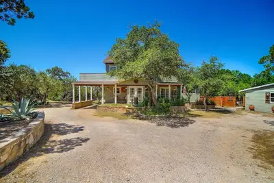 Image de Manor - Spacious home, secluded yet close to everything