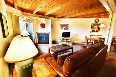 Image de Pool, Hot Tubs, Clubhouse, Playground! Near Trails. Easy Drive to Town