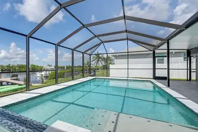 Image de Canalfront Port Charlotte Getaway w/ Boat Dock!