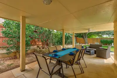 Image de Luxurious Home - Family Game Room/ Huge Patio