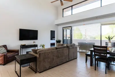 Image de Ivory Ii By AvantStay | Gorgeous Spacious Home w/ Views Close To Old Town