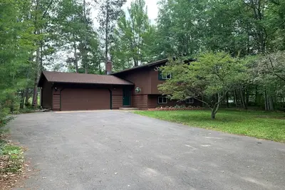 Image de Family friendly 4 bed, 2 bath home on the chain of lakes and snowmobile trails.