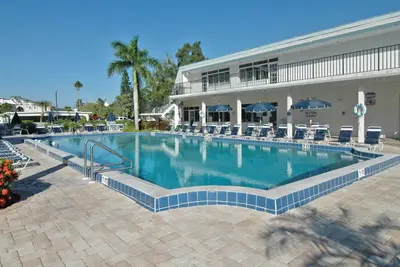 Image de Perfect \"Flexcation\" High-Tech Condo Unit Steps From of #1 Beach in the World
