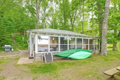 Image de Lakefront Cabin w/ Fire Pit, Dock, & Boat Rental