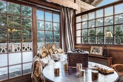 Image de Chalet chaleureux avec jacuzzi, hammam et salle de jeux à Mussillon