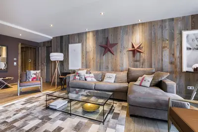 Image de Appartement spacieux au pied des pistes avec spa, parking et cheminée