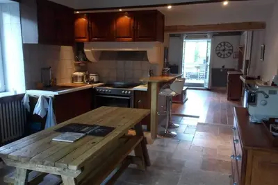 Image de chambre tout confort dans maison de village