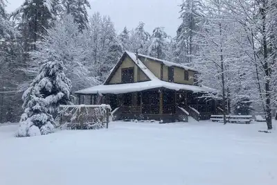 Image de Large Cozy House in the Woods