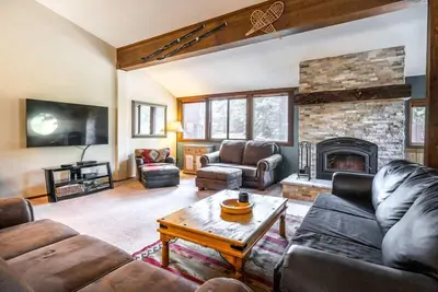 Image de Helios S #5 - Pet Friendly 2 Bedroom 3 bathroom Townhouse, Just a short walk to Village Gondola