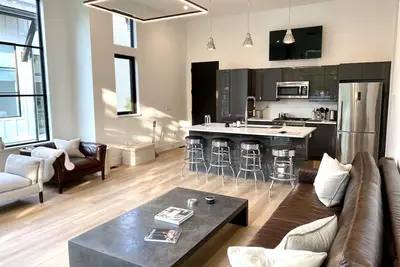 Image de Luxury Executive Home located in the heart of the city