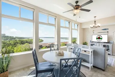 Luxury Lake View Condo with Sunroom & Balcony at The Majestic