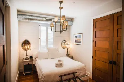 Image de 2br Suite in Gorgeous Antebellum Mansion