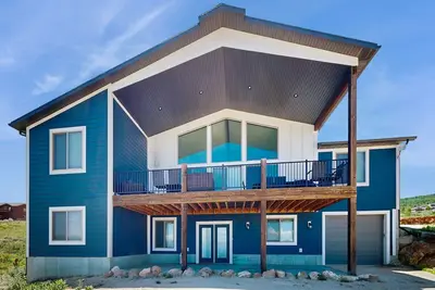 Image de Expansive lake house with sweeping views and access to Ideal Beach Resort