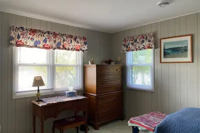 Image de Rustic Three Bedroom Cabin with 28 Foot Dock on Cedar Lake - Nashua, Iowa