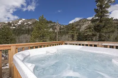 Image de Mineral Springs By Tahoe Getaways w/ Hot tub & Ski Shuttle in Alpine Meadows