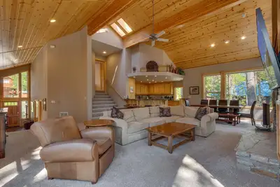 Image de Monthly Lease - Peaceful Pines by Tahoe Getaways - 3 Br in Tahoe Donner, with Hot Tub