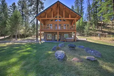 Image de Scenic Riverfront Retreat w\/ Hot Tub & Kayaks!