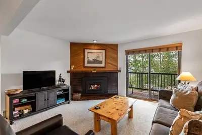 Image de Ac in Master+Heated Pool-HotTubs-Tennis-Grills-Deck-Near Mtn/Free Town Bus Stop-Immaculate & Updated