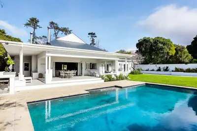Image de Beautiful Upper Constantia home with views